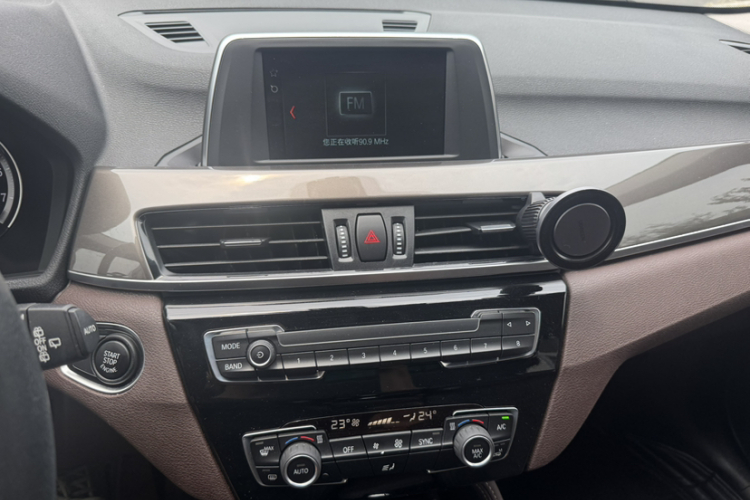 BMW X1 2018 car image #19