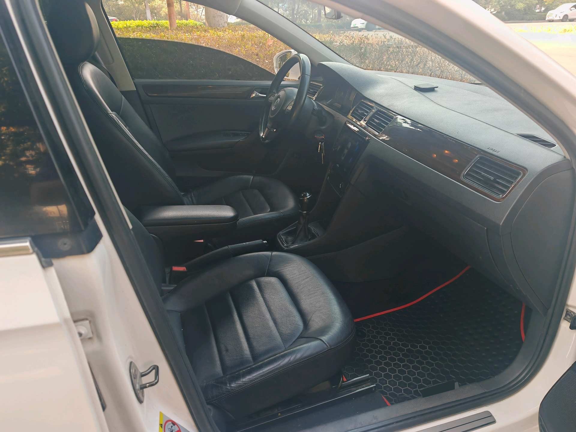 Volkswagen Santana 2014 car image #9