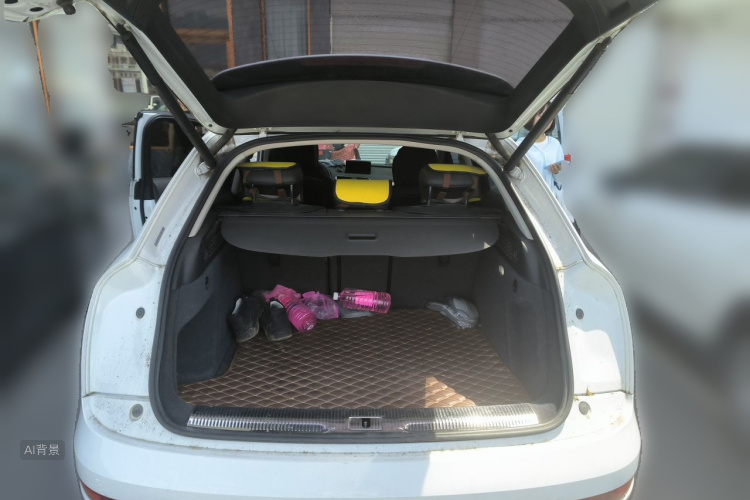 Audi Q3 2018 car image #21