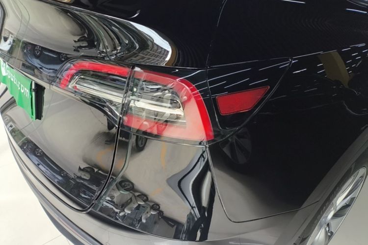 Tesla Model Y 2023 car image #8