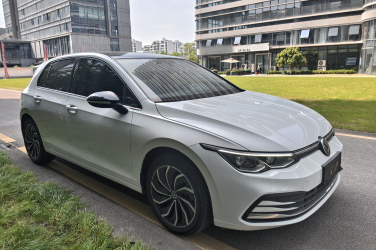 Volkswagen Golf 2022 car image #4