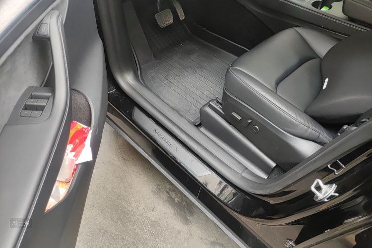 Tesla Model Y 2023 #18 Tesla Model Y 2023 car image #18