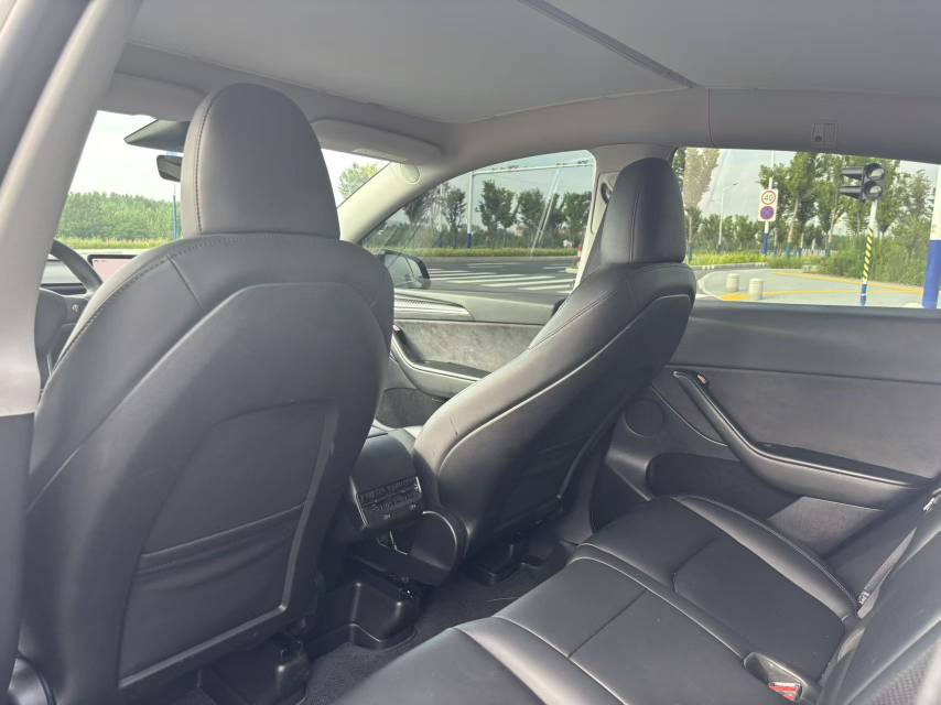 Tesla Model Y 2023 #3 Tesla Model Y 2023 car image #3