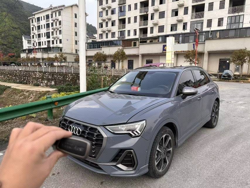 Audi Q3 2023 car image 