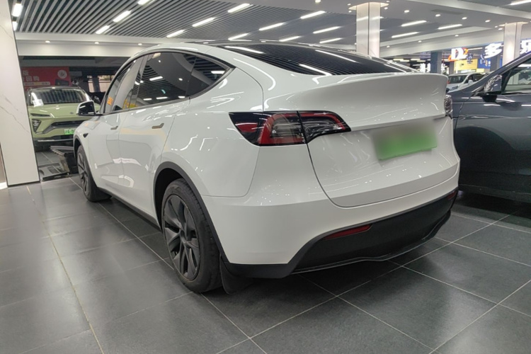 Tesla Model Y 2024 #5 Tesla Model Y 2024 immagine di auto #5