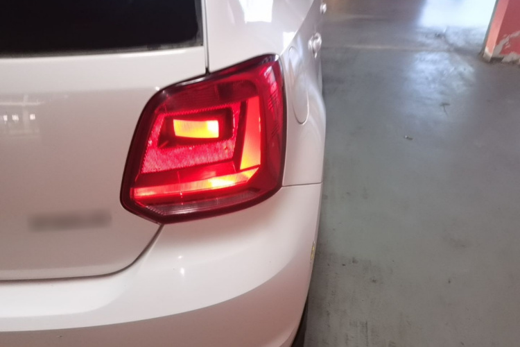 Volkswagen Polo 2015 car image #8