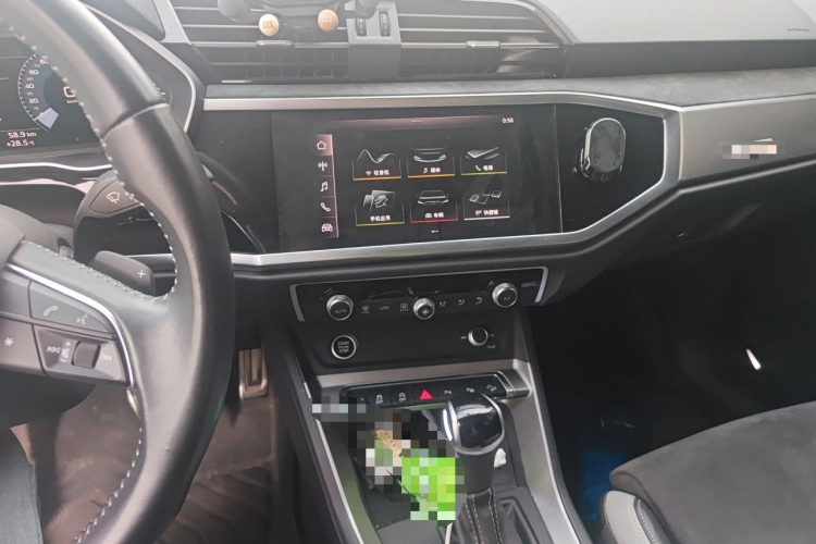 Audi Q3 2021 car image #13