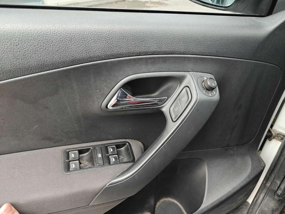 Volkswagen Polo 2019 car image #17
