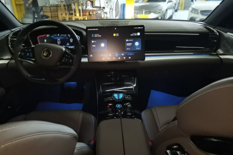 BYD Han 2023 car image #11