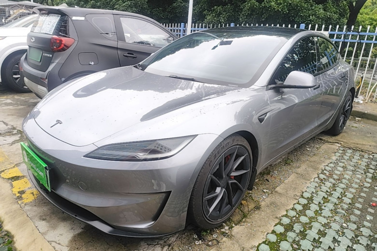 Tesla Model 3 2024 car image #2