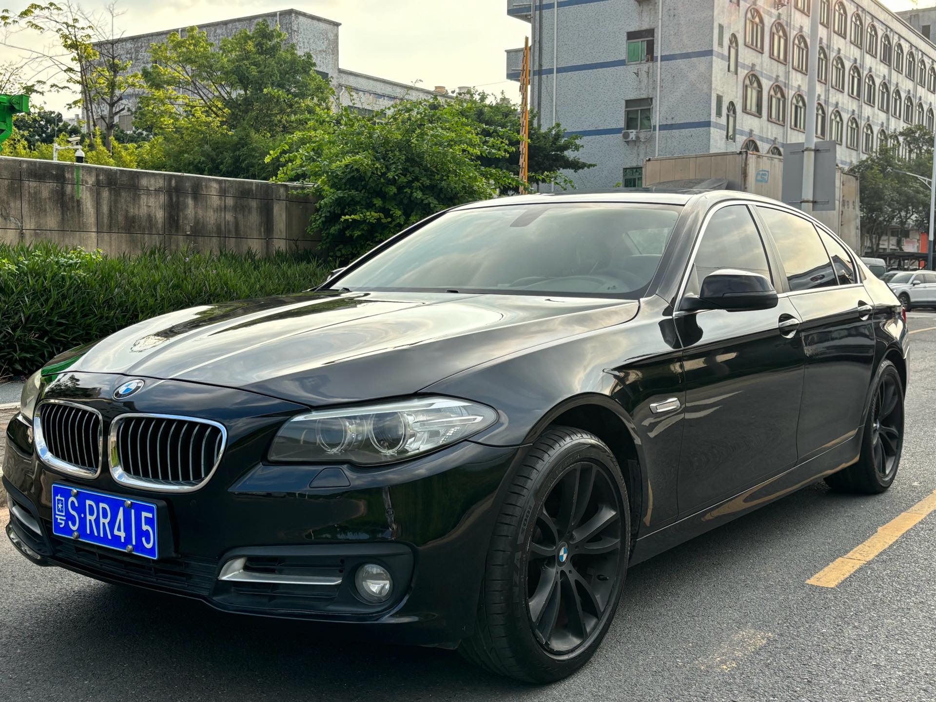 BMW 5 Series 2014 BMW 5 Series 2014 car image