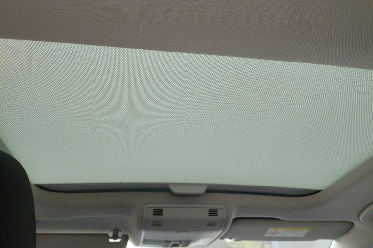 Volkswagen Golf 2017 car image #16