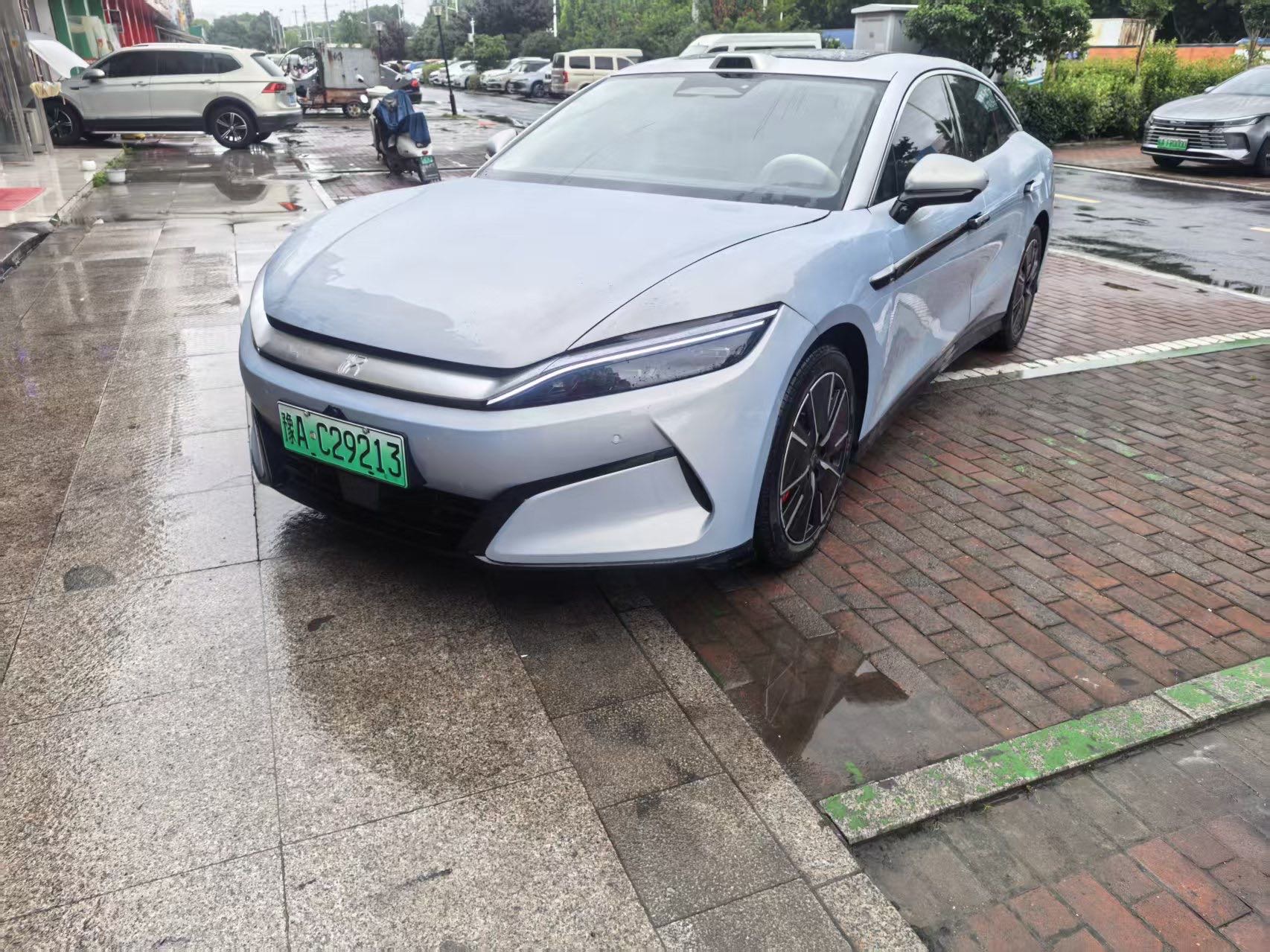 BYD HanL 2025 car image 