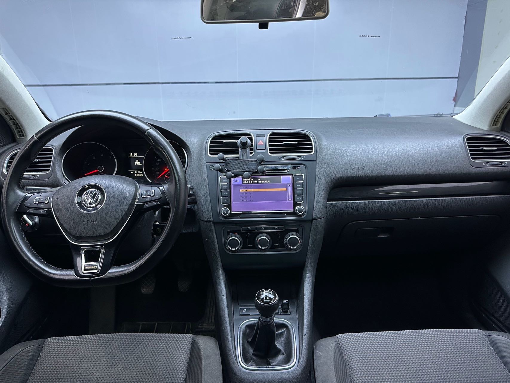 Volkswagen Golf 2010 car image #7
