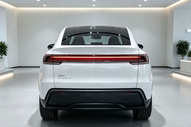 Tesla Model Y 2025 #4 Tesla Model Y 2025 car image #4