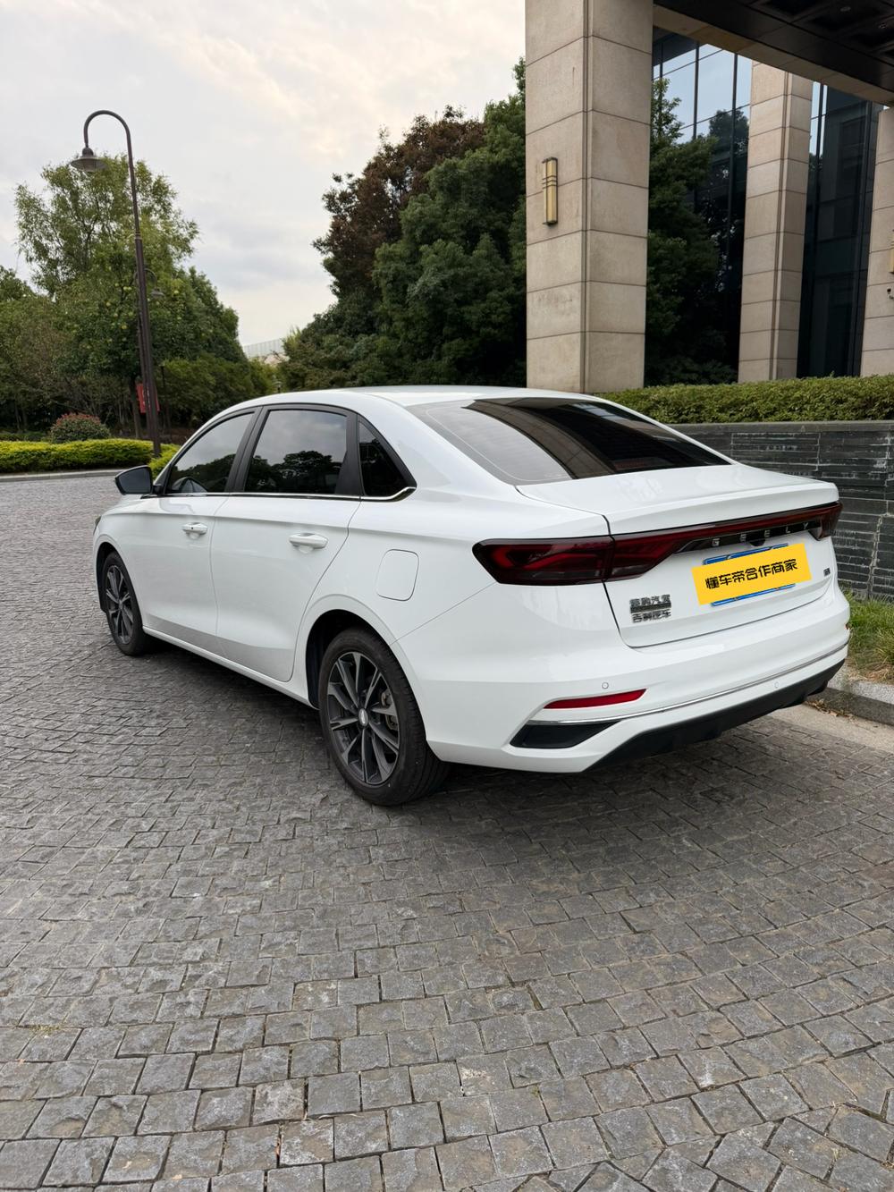 GEELY Emgrand 2024 изображение автомобиля #3