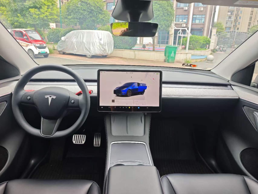 Tesla Model Y 2024 immagine di auto #6