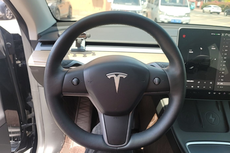 Tesla Model Y 2023 #11 Tesla Model Y 2023 car image #11