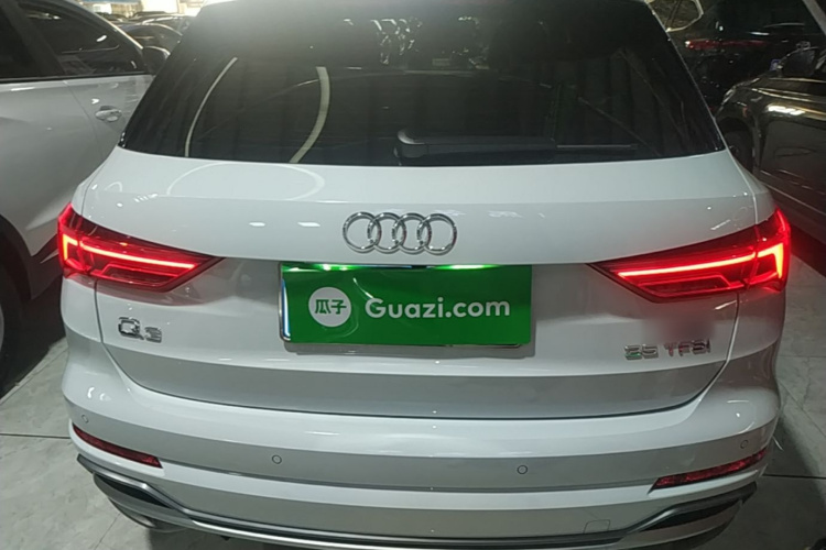 Audi Q3 2022 car image #6