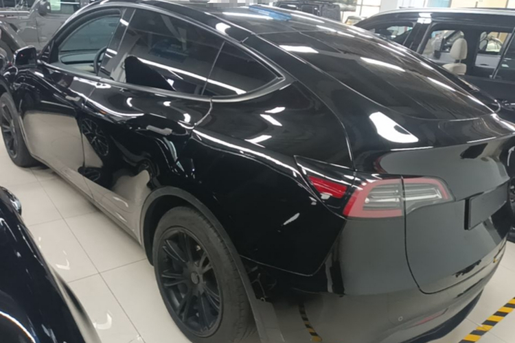 Tesla Model Y 2022 #5 Tesla Model Y 2022 car image #5