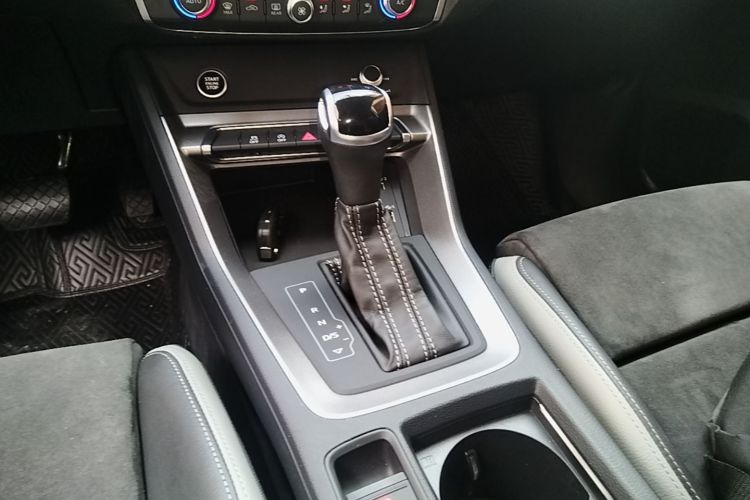Audi Q3 2021 car image #14