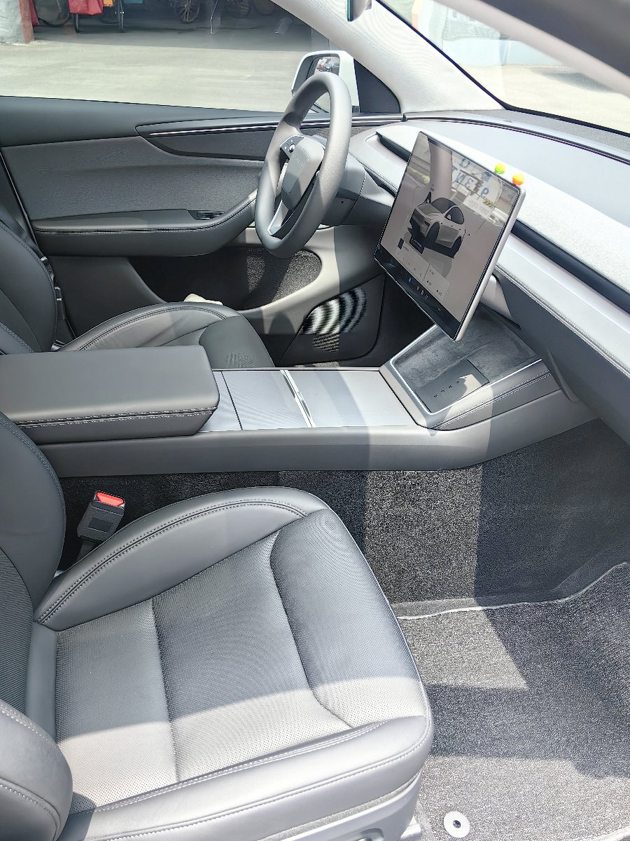 Tesla Model Y 2025 car image #12