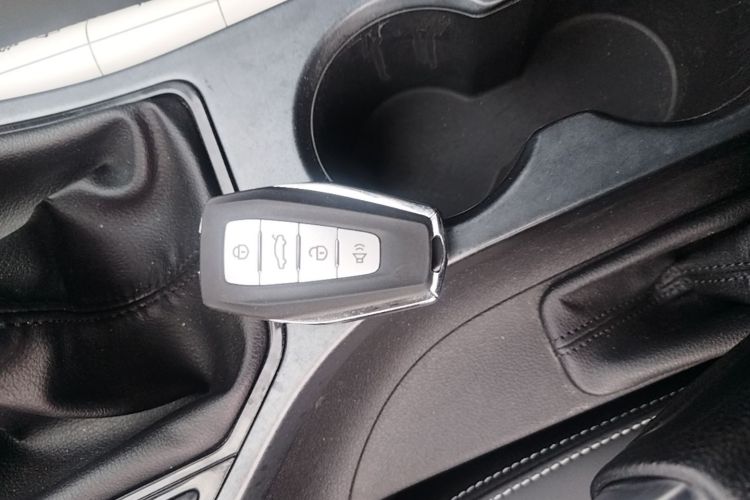 GEELY Emgrand 2021 car image #9