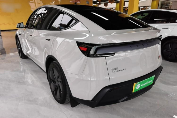 Tesla Model Y 2025 #5 Tesla Model Y 2025 immagine di auto #5