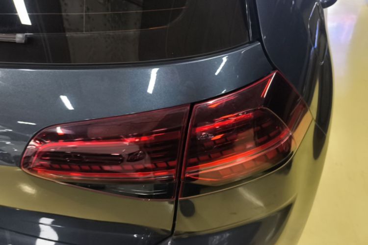 Volkswagen Golf 2020 car image #8