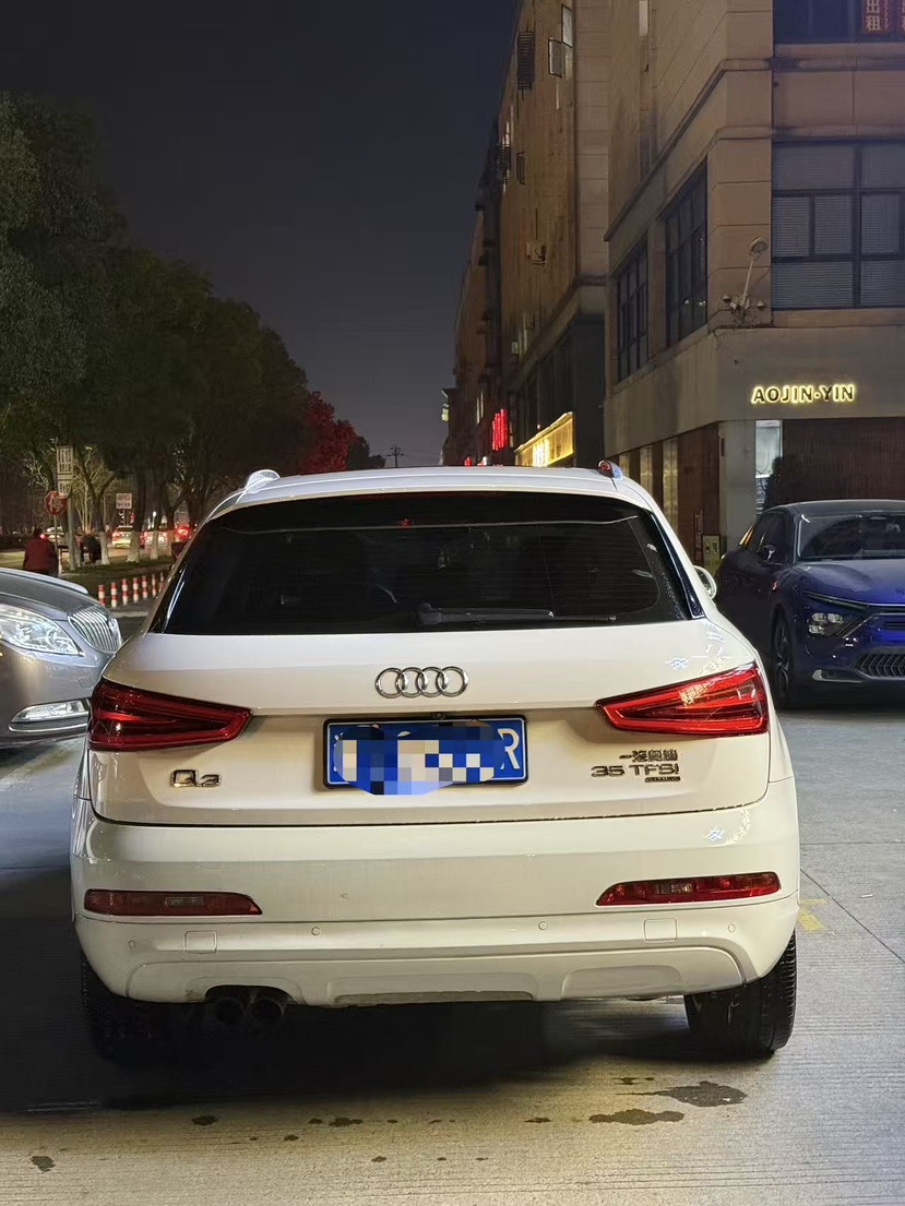 Audi Q3 2015 car image #8