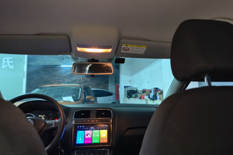 Volkswagen Polo 2015 car image #18