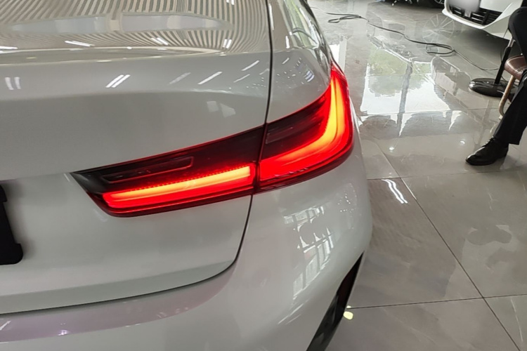 BMW 3 Series 2024 car image #8