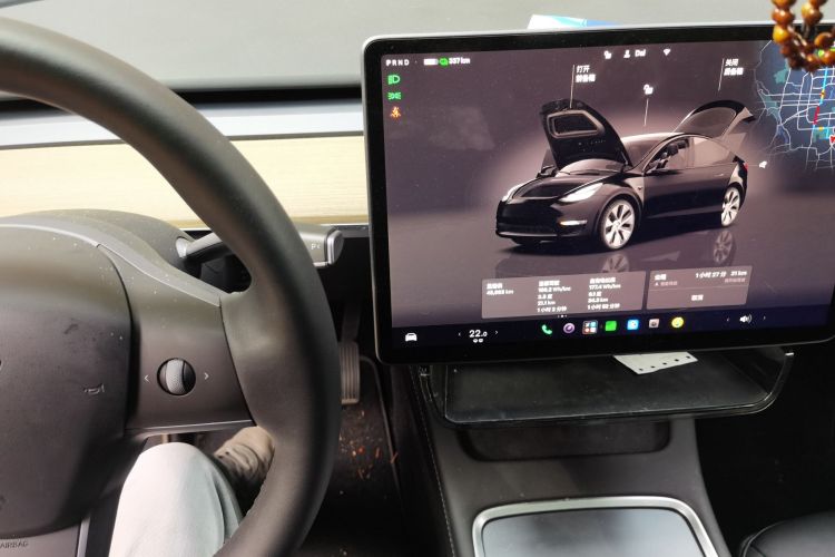 Tesla Model Y 2023 #12 Tesla Model Y 2023 car image #12