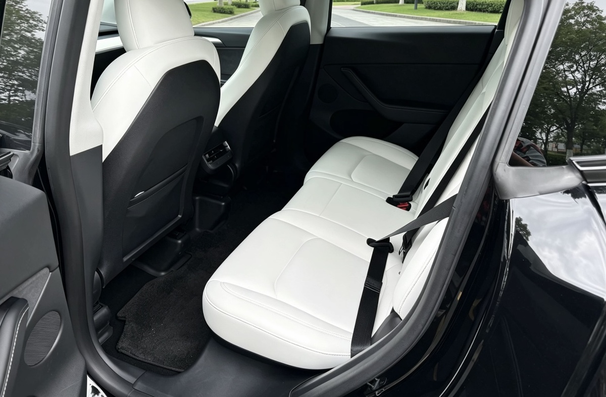 Tesla Model Y 2023 #5 Tesla Model Y 2023 car image #5