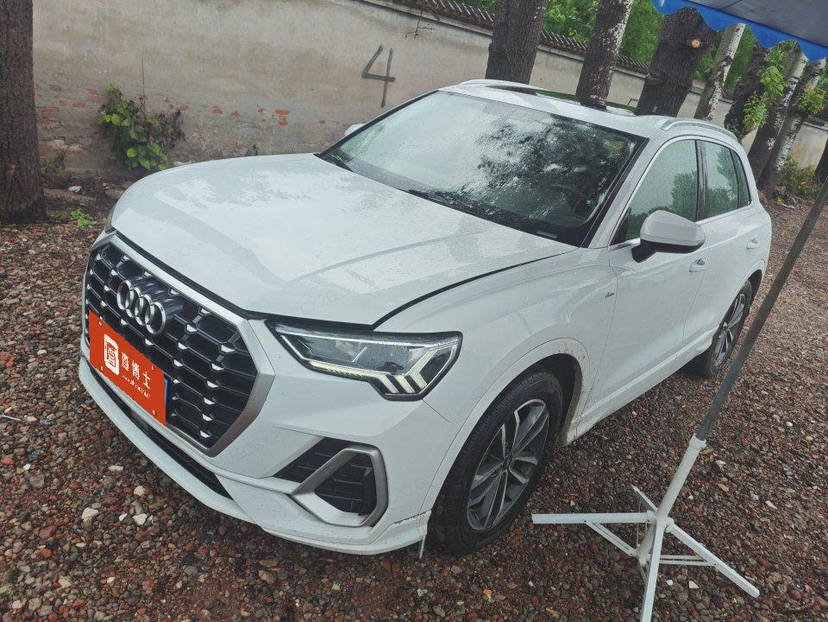 Audi Q3 2022 car image 