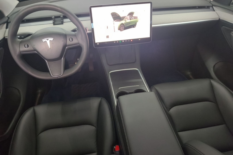 Tesla Model Y 2025 #10 Tesla Model Y 2025 car image #10