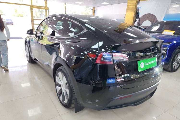 Tesla Model Y 2023 car image #5