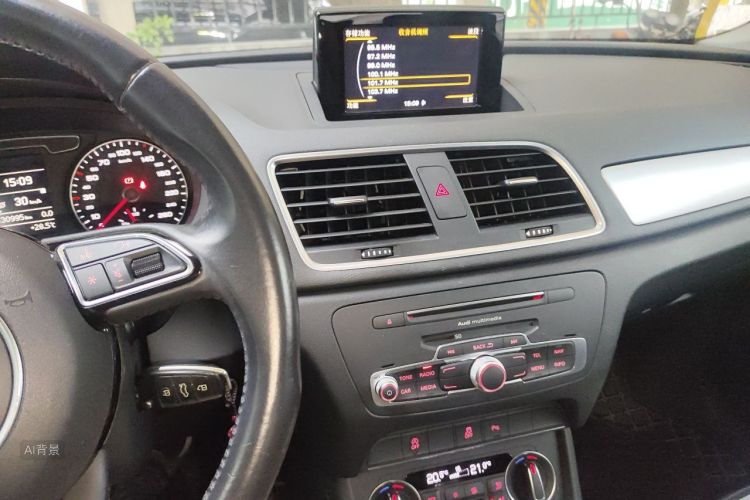 Audi Q3 2017 car image #15