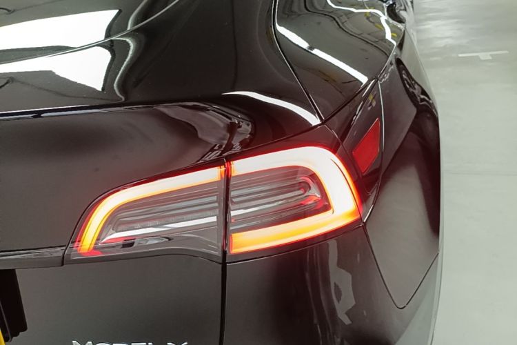 Tesla Model Y 2024 #8 Tesla Model Y 2024 car image #8