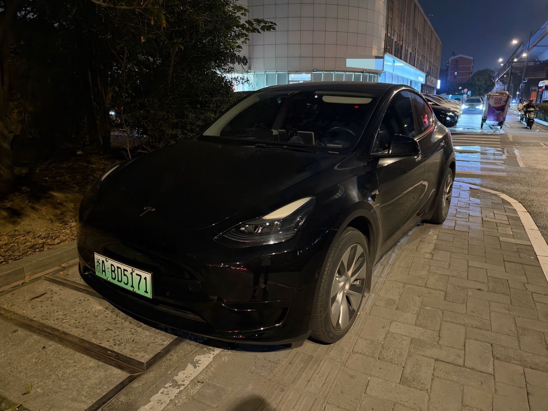 Tesla Model Y 2023 immagine di auto 