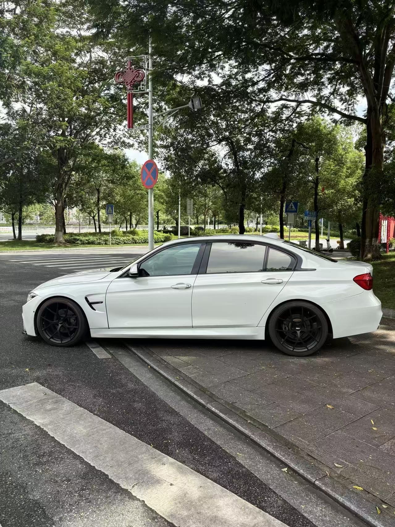 BMW 3 Series 2018 car image #3