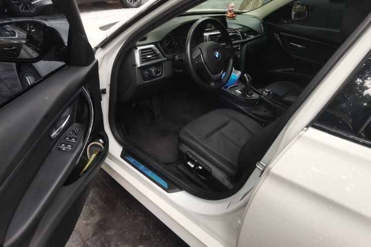 BMW 3 Series 2017 car image #13