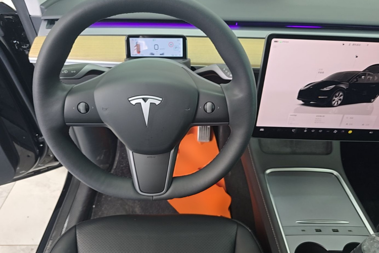 Tesla Model Y 2023 car image #11