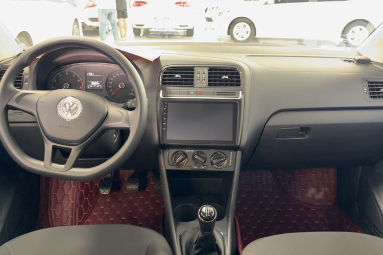 Volkswagen Polo 2016 car image #11