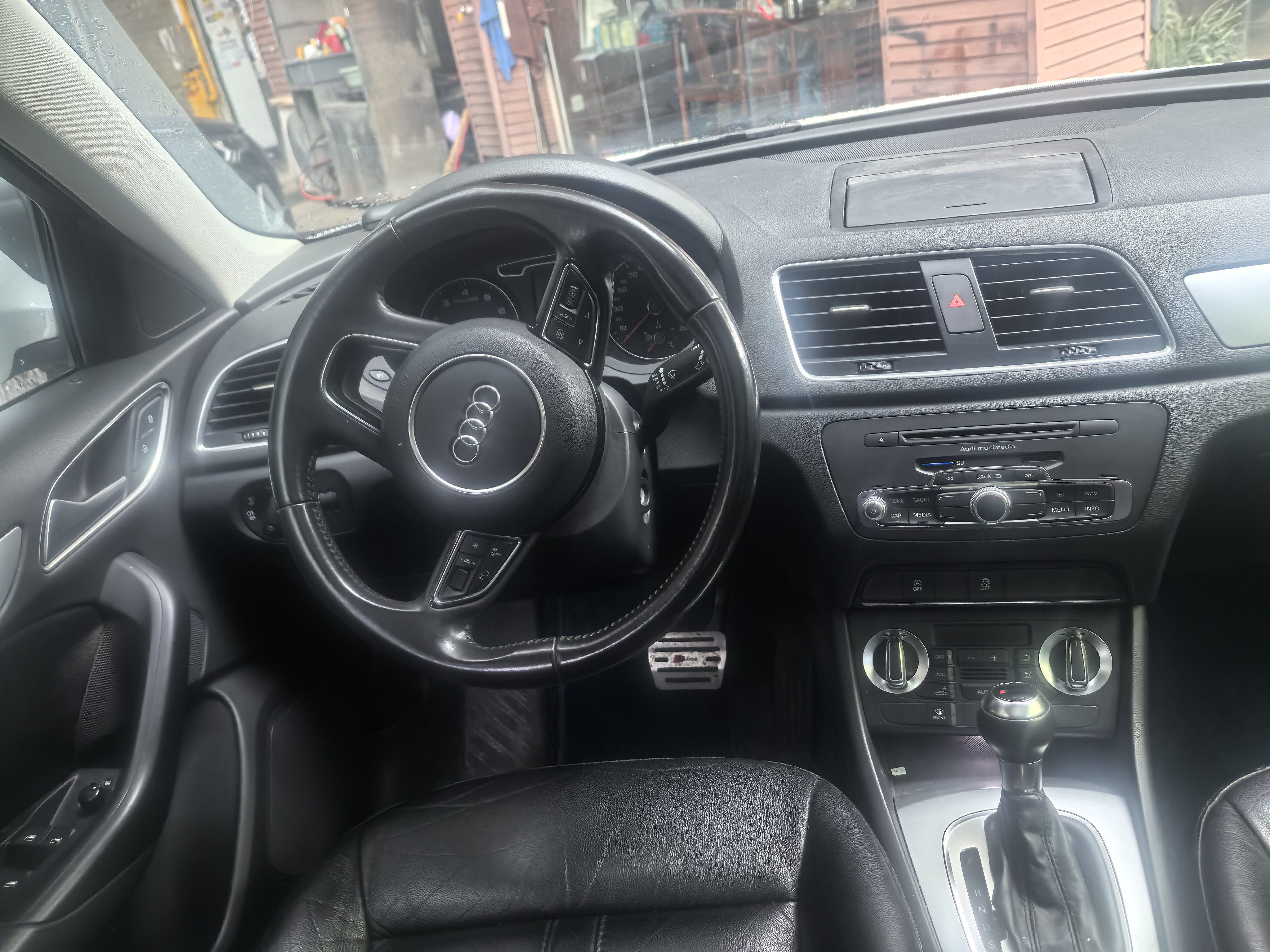 Audi Q3 2015 car image #7