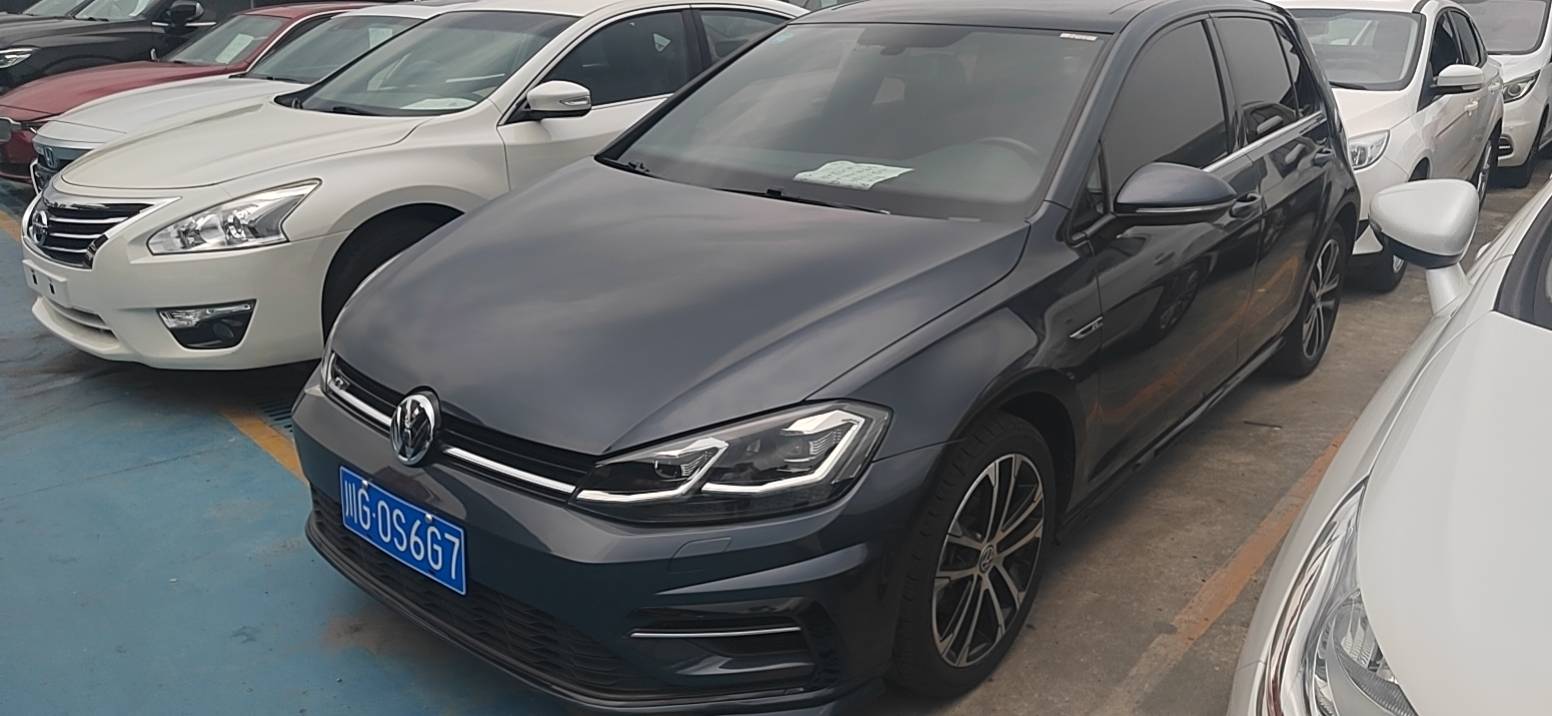 2020 immagine di auto 