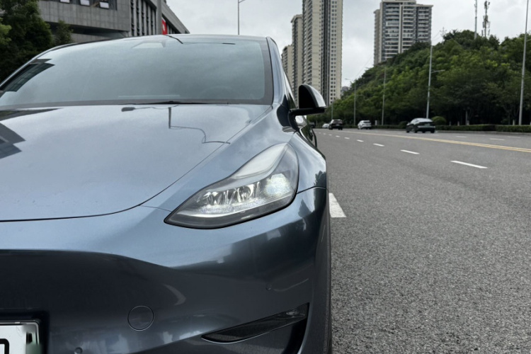 Tesla Model Y 2021 car image #24