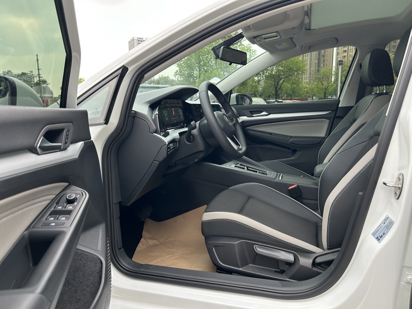 Volkswagen Golf 2024 car image #5