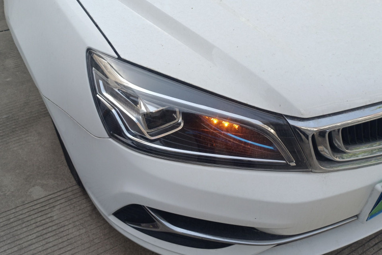 GEELY Emgrand 2019 car image #8