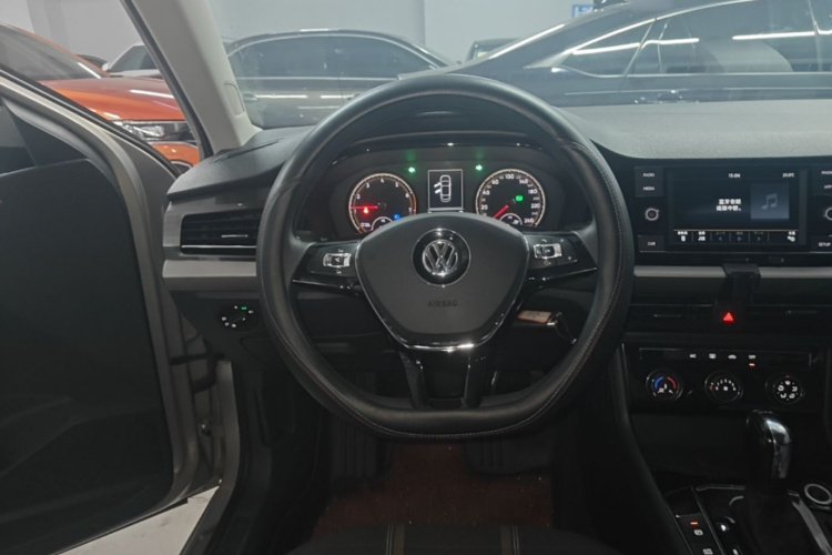 Volkswagen Lavida 2019 car image #11